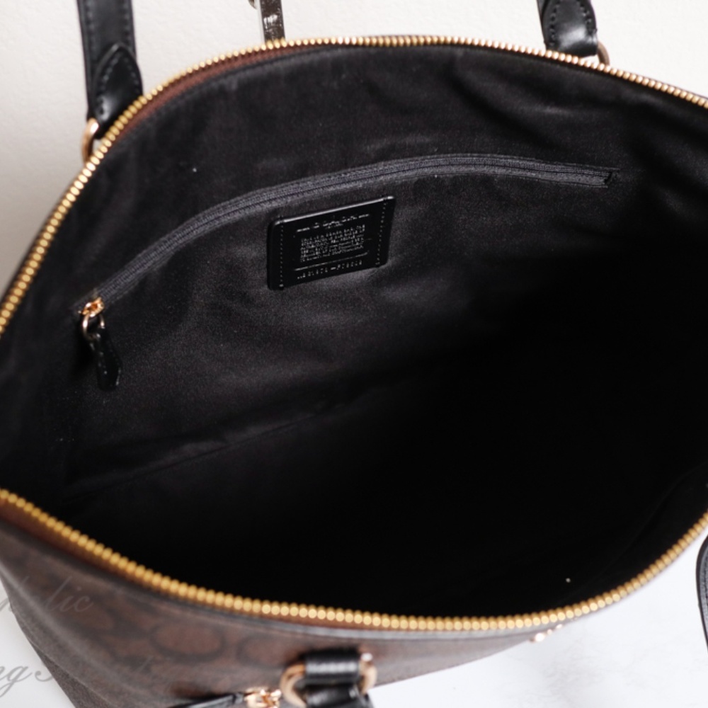NWT Coach Gallery Tote in Signature Canvas - Picture 7 of 8